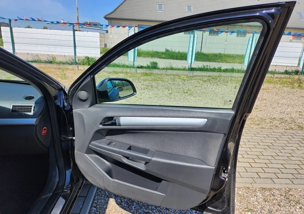 Opel Astra cena 18900 przebieg: 222929, rok produkcji 2010 z Piła małe 466